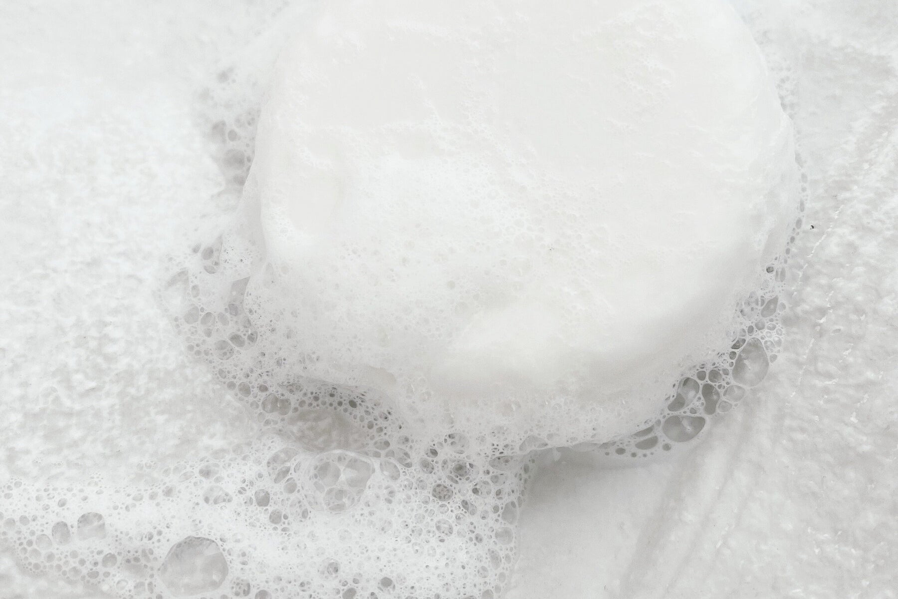 Champú Sólido Natural y Vegano: La Alternativa Perfecta para un Cabello Saludable y un Planeta Sostenible