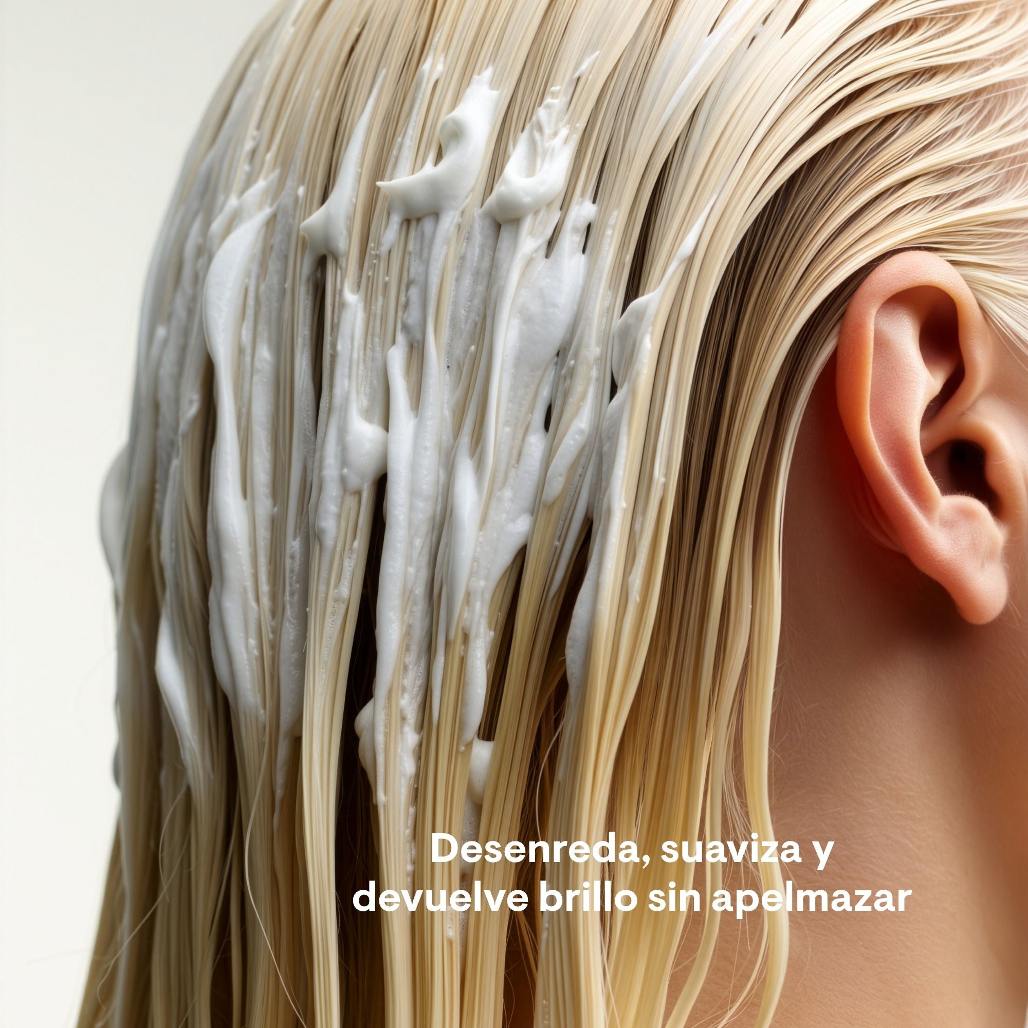 Primer plano de cabello con el acondicionador H04 de Modesta Cassinello aplicado, que desenreda, suaviza y devuelve el brillo sin apelmazar