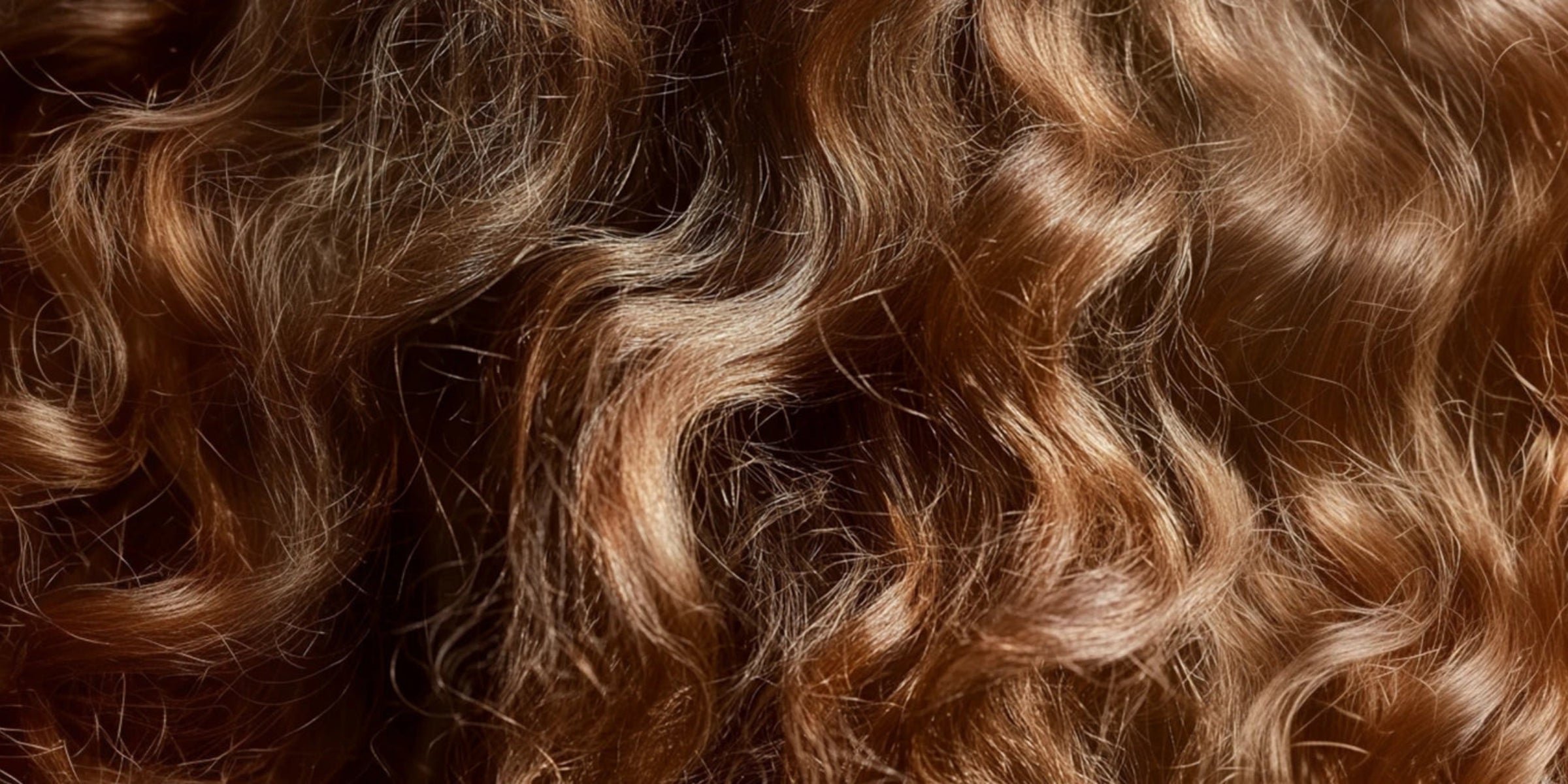 Cabello rizado antes de haber utilizado un filtro de ducha