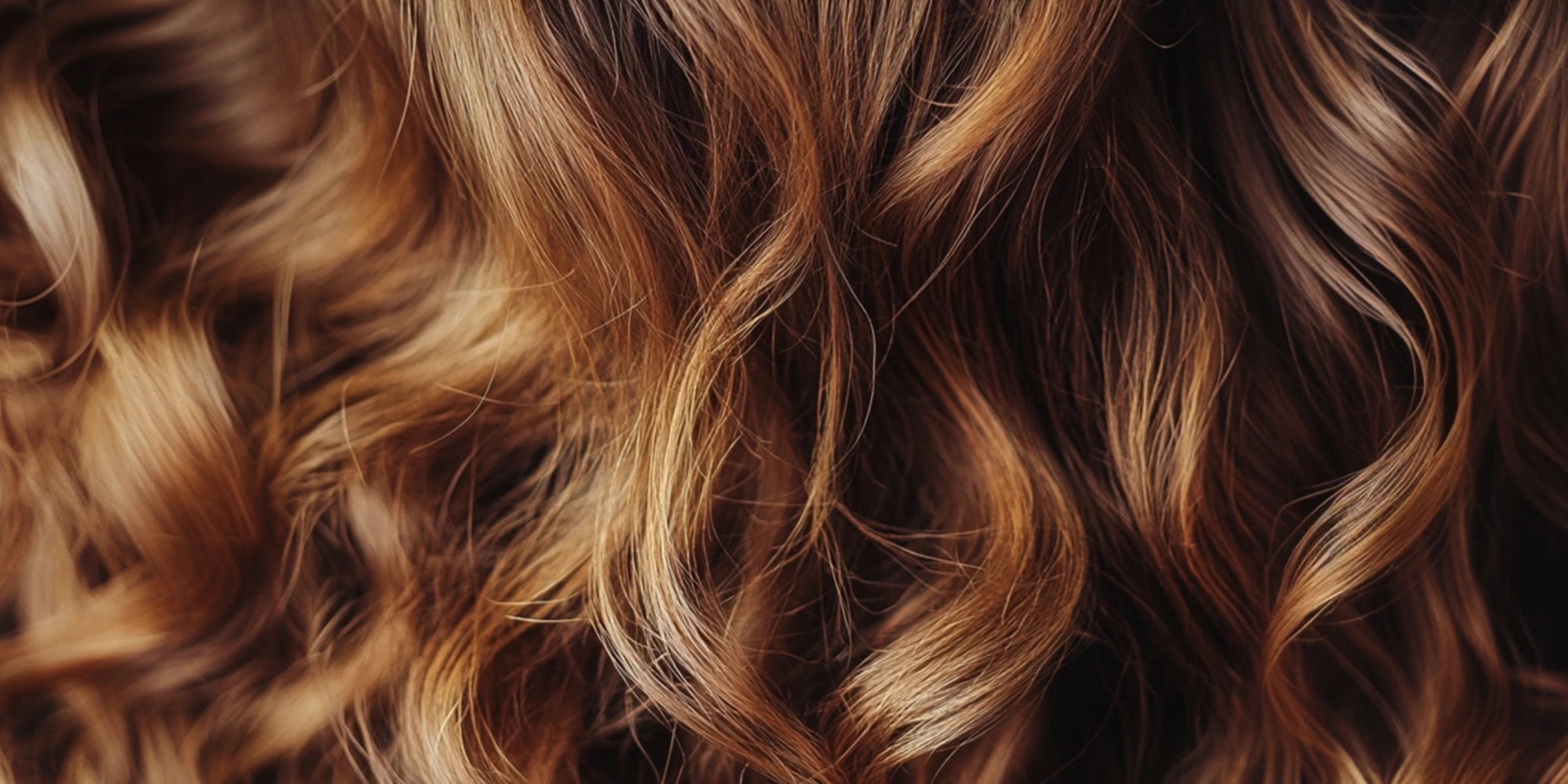 Cabello brillante con estilo saludable, tras haber utilizado champú.