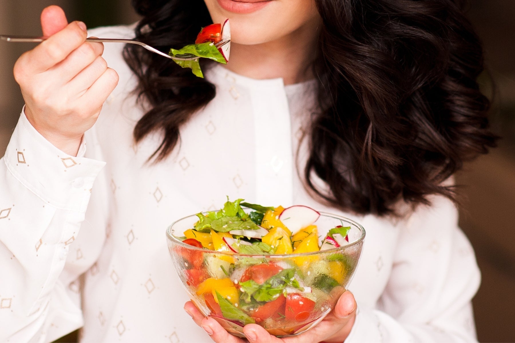 Cómo la Nutrición Influye en la Longevidad Capilar: Guía Completa