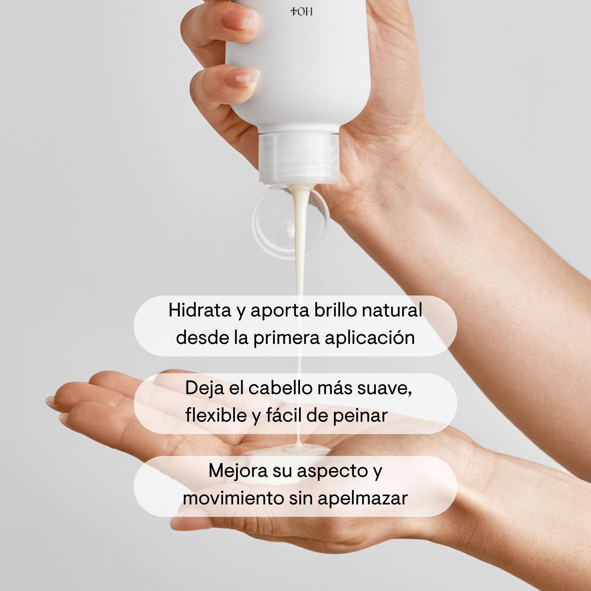 Textura del acondicionador H04 de Modesta Cassinello cayendo sobre la mano, hidrata y aporta brillo natural dejando el cabello suave, flexible y fácil de peinar sin apelmazar
