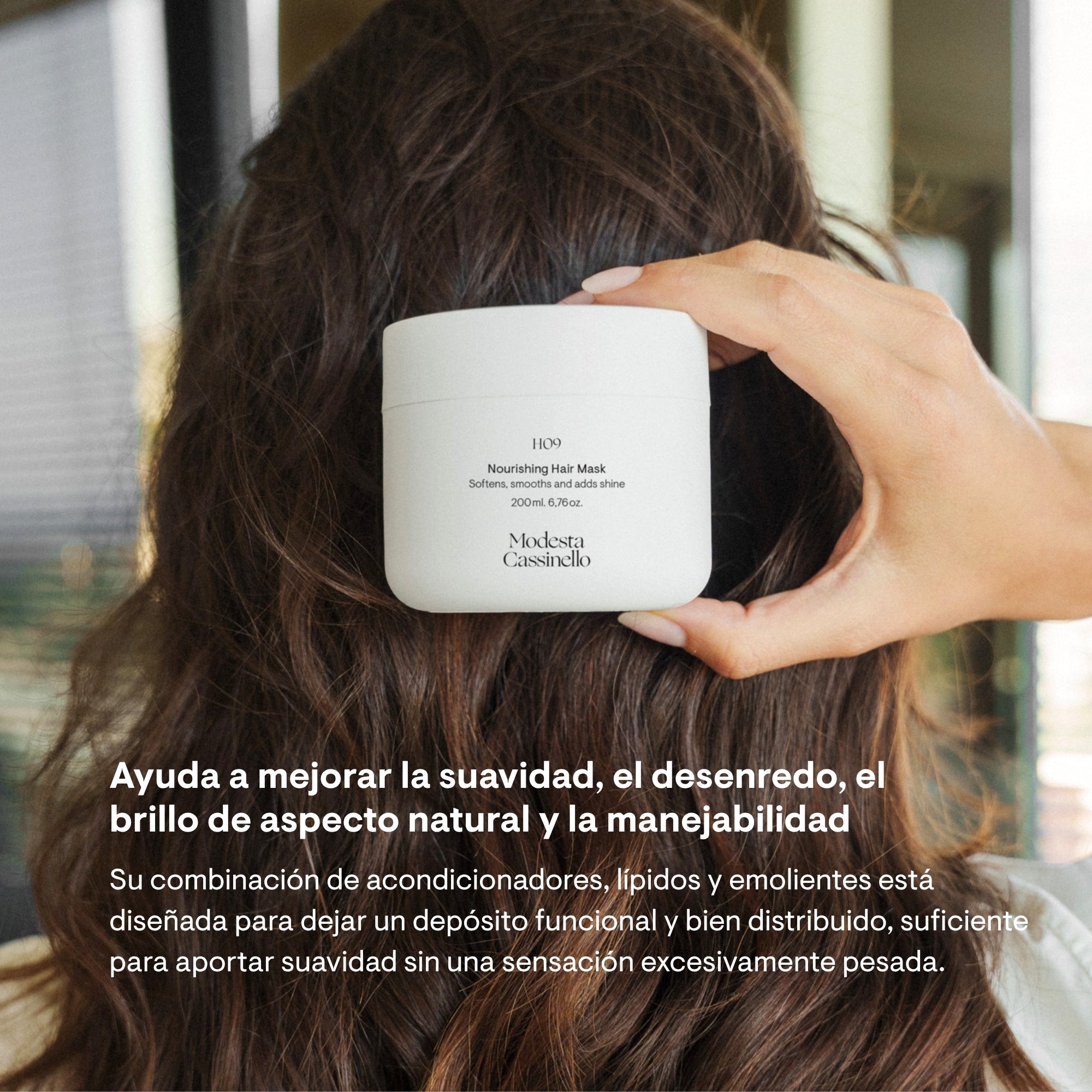 Mascarilla capilar nutritiva H09 de Modesta Cassinello, mejora la suavidad, el desenredo, el brillo natural y la manejabilidad gracias a su combinación de lípidos y emolientes